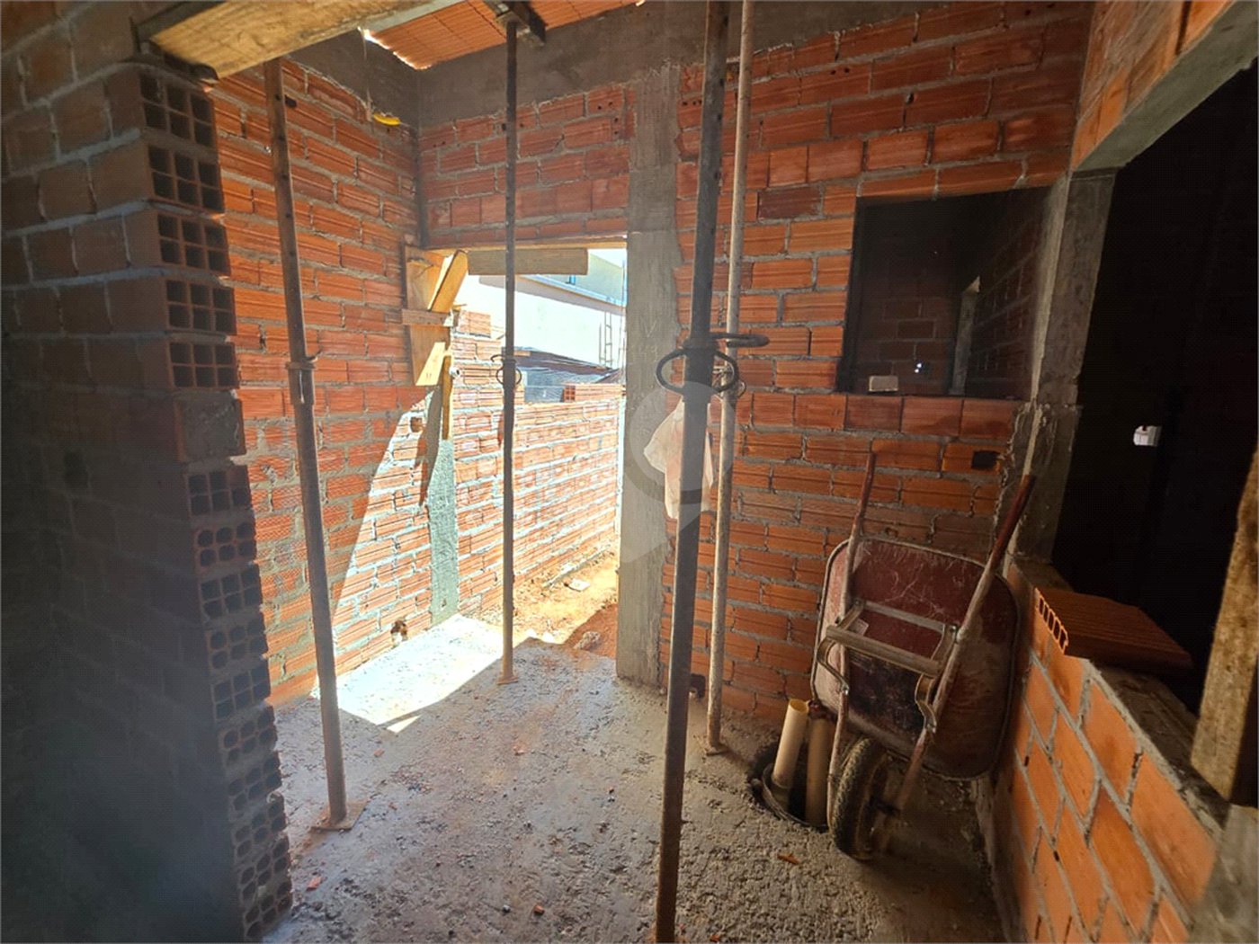 Casa à venda com 3 quartos, sendo 1 suíte, no condomínio Residencial Tivolli, Itapetininga - SP