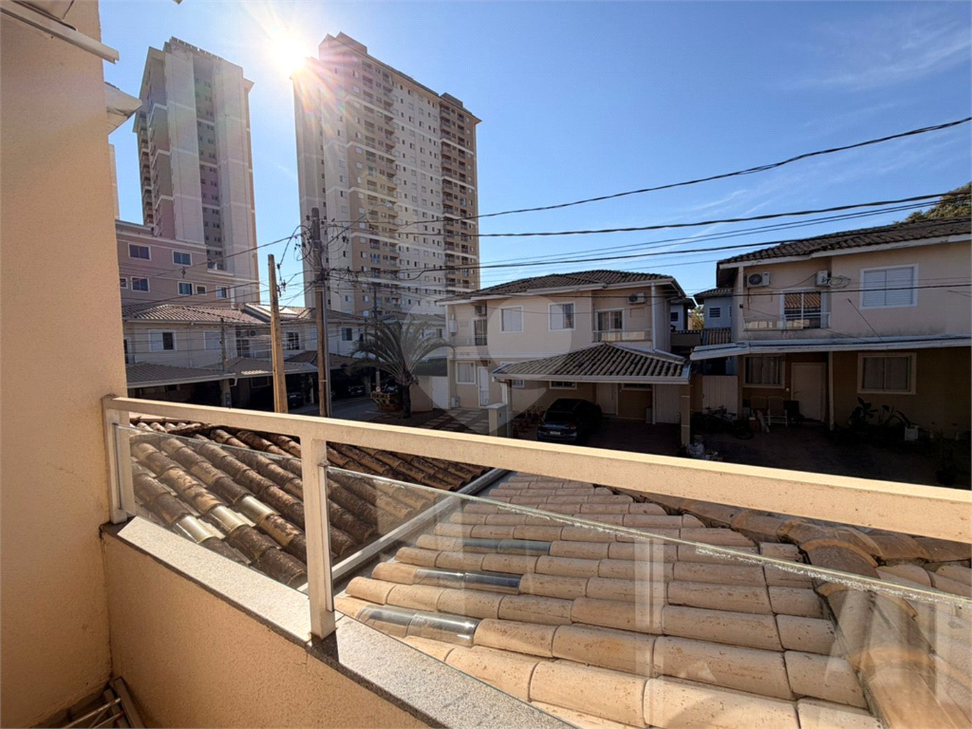 Casa à venda com 3 quartos, sendo 1 suíte, no condomínio Village Sarriá, Sorocaba - SP