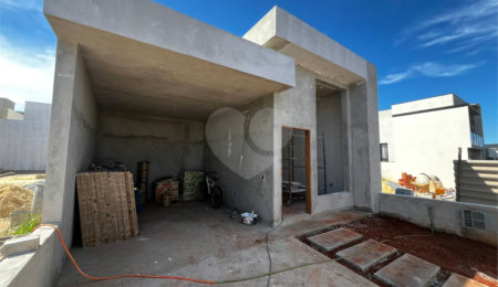 Casa à venda com 3 quartos, sendo 1 suíte, no condomínio Lago dos Ipês, Itapetininga - SP