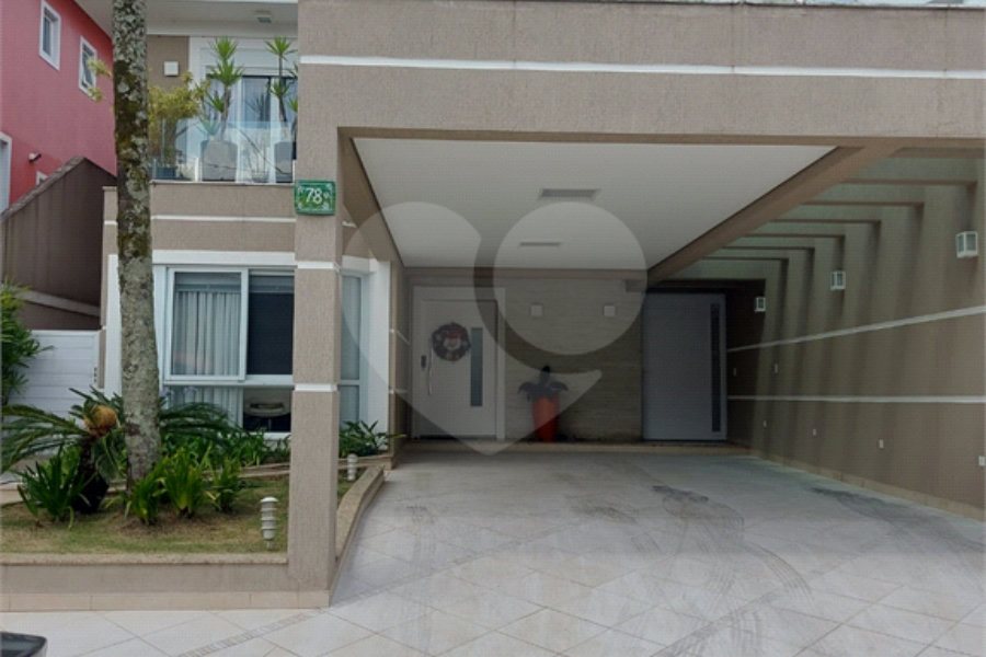 Sobrado à venda com 3 suítes em Horto, São Paulo, SP