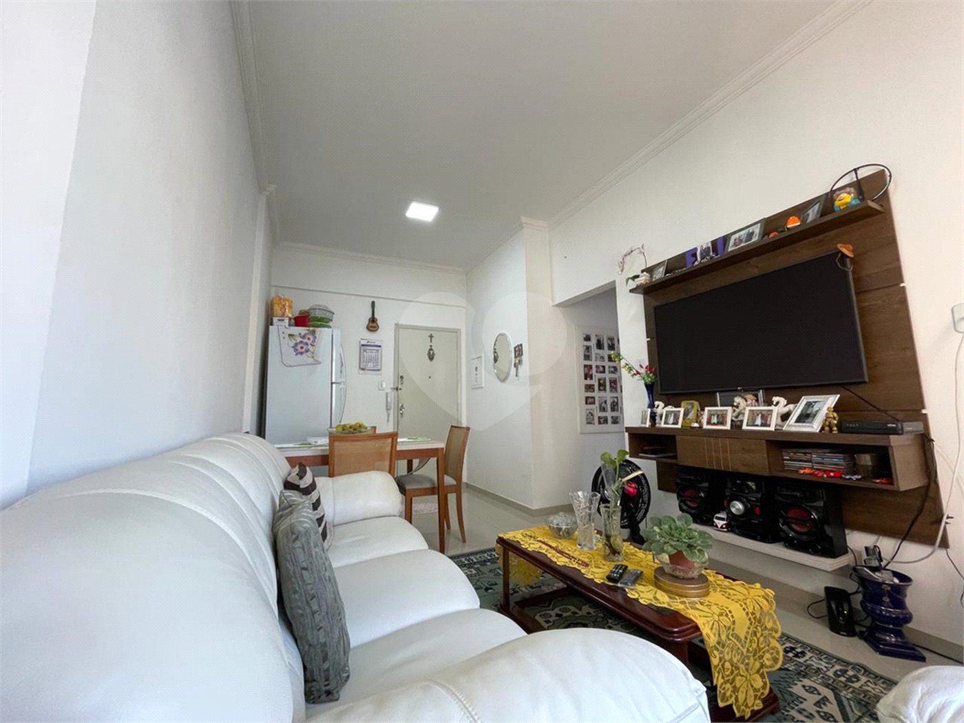 Apartamento á venda na Bela Vista com 57m² reformado e com armário embutido.