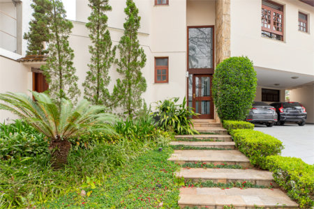Casa à venda com 5 quartos, sendo 3 suítes,  no condomínio Residencial Morumbi, São Paulo - SP