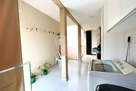Sobrado à venda com 3 quartos, sendo 1 suíte,  em Residencial Jardim Nathália, Sorocaba, SP