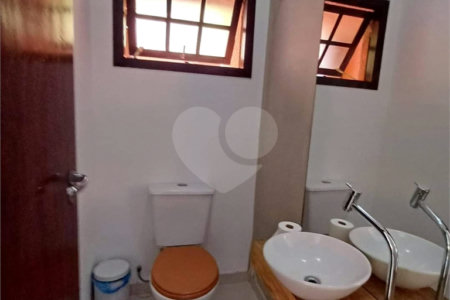 Sobrado à venda com 3 quartos, sendo 2 suítes,  em Jardim Marica, Mogi das Cruzes, SP