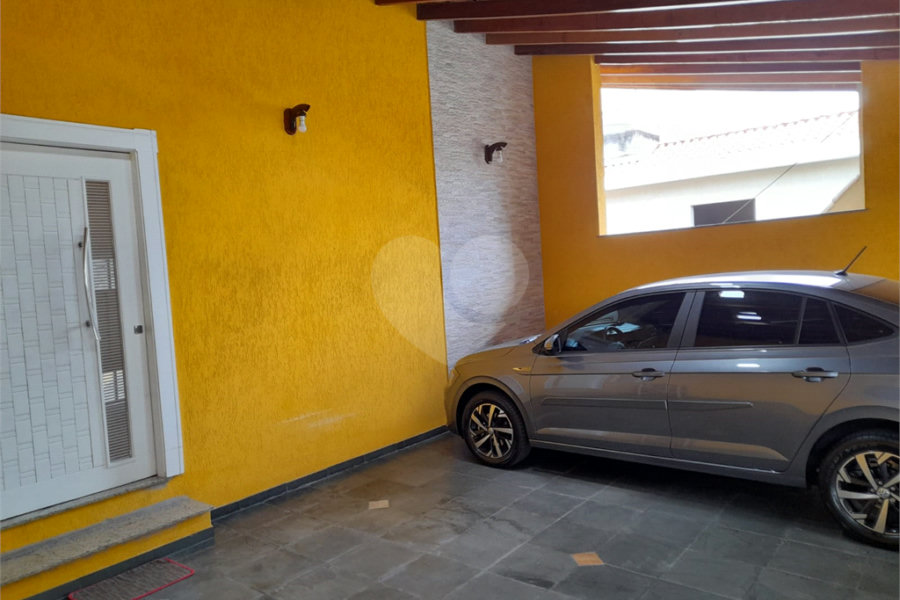 Sobrado à venda com 4 quartos, sendo 1 suíte, em Chora Menino, São Paulo, SP