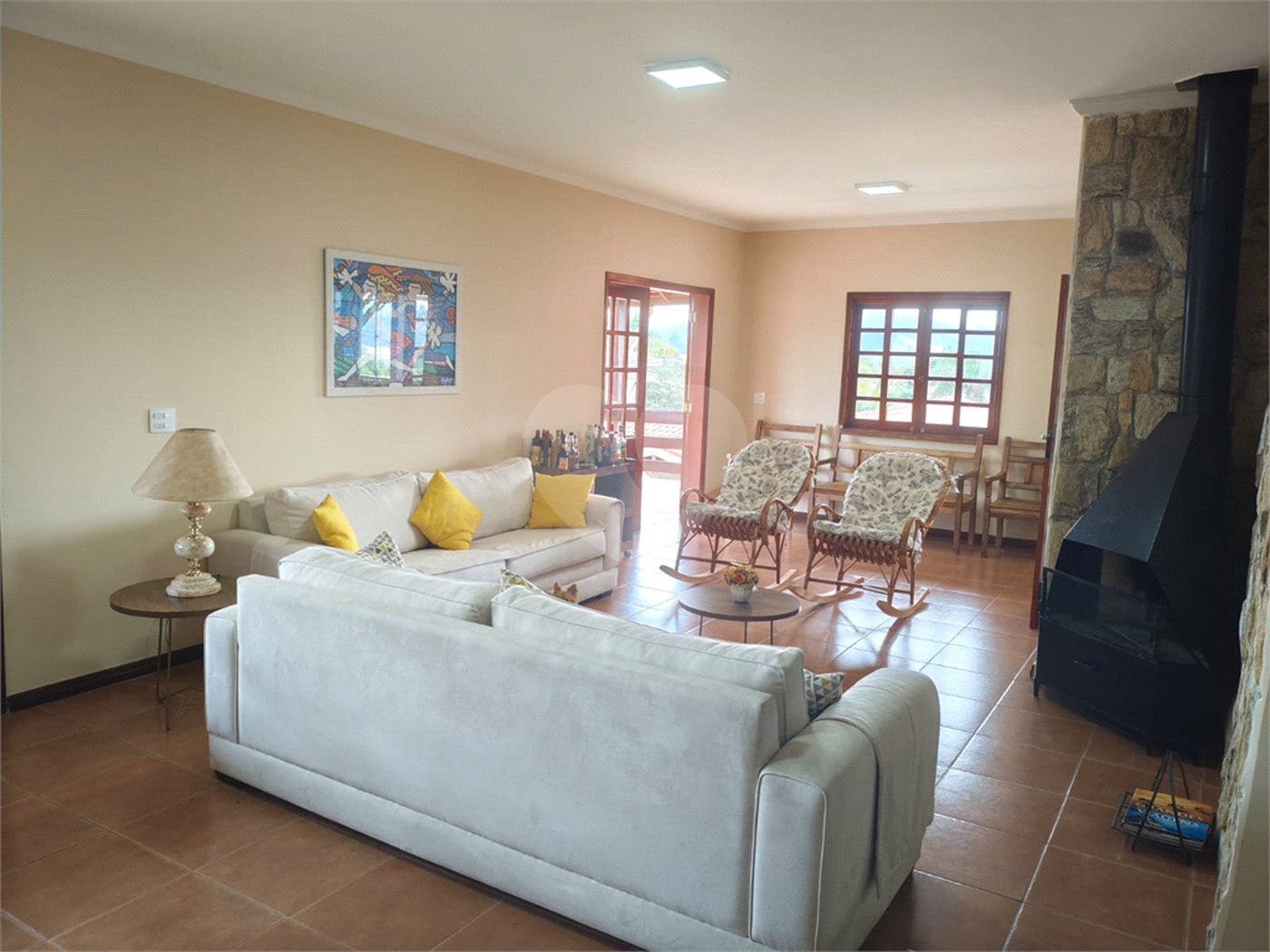 Casa à venda com 4 quartos, sendo 2 suítes,  em Country Residencial Felix, Bom Jesus dos Perdões, SP