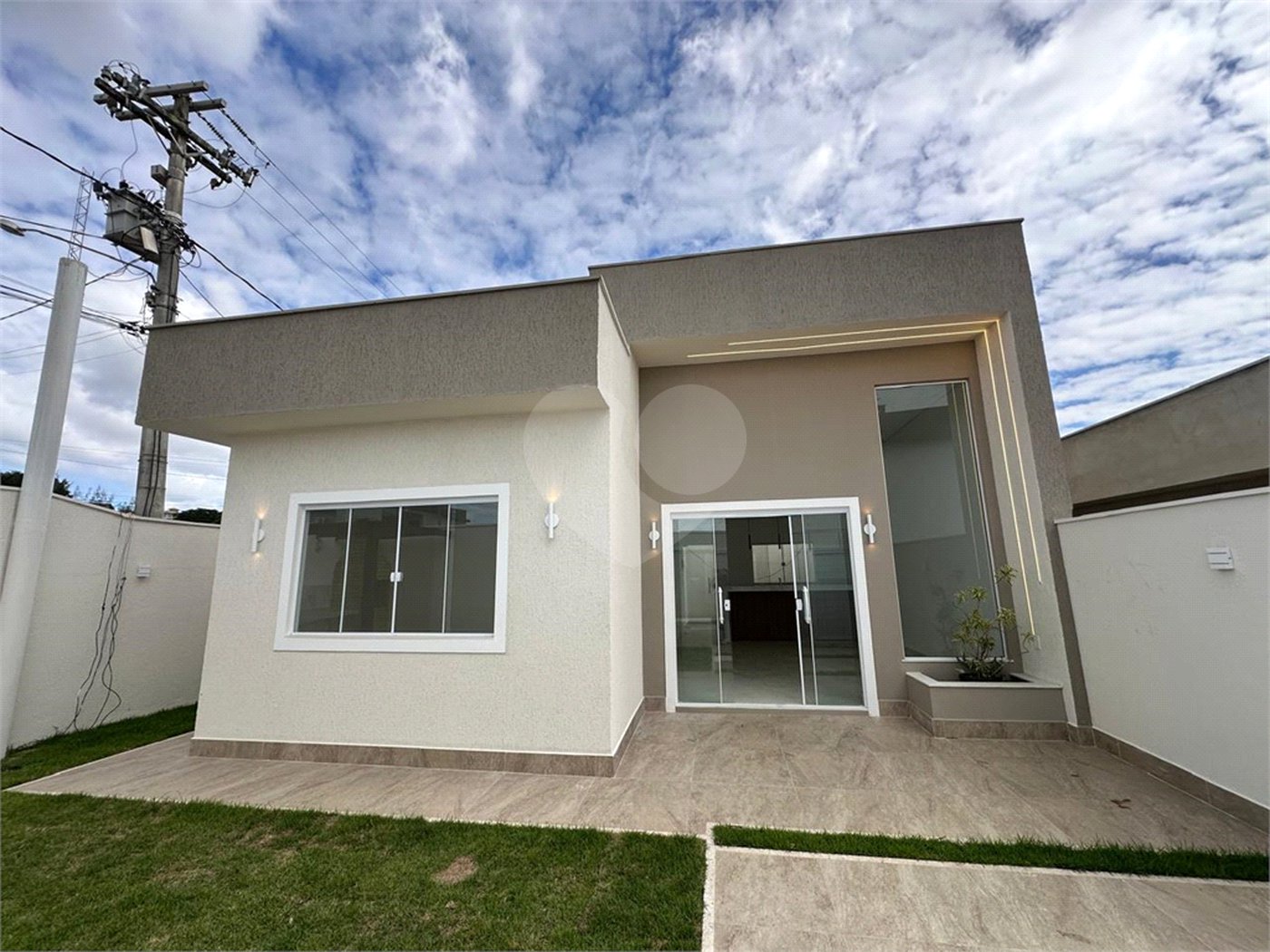 Casa à venda com 2 quartos, sendo 1 suíte, em Guriri, Cabo Frio, RJ