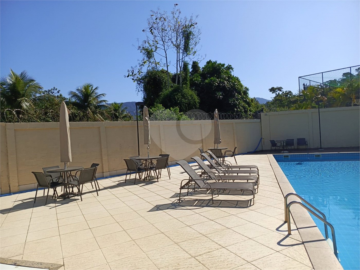 Casa à venda com 3 quartos, sendo 1 suíte, no condomínio Grand Family, Rio de Janeiro - RJ