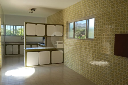 Casa à venda com 4 quartos, sendo 1 suíte, em Vila Santista, Atibaia, SP
