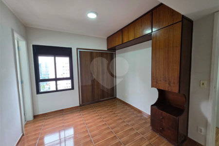 Apartamento à venda com 2 quartos, sendo 1 suíte, em Vila Olímpia, São Paulo, SP