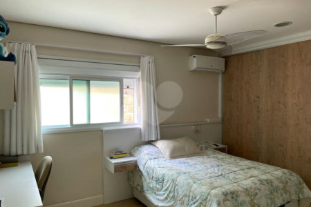 Casa à venda com 4 quartos, sendo 3 suítes, no condomínio Vila Hípica I, Vinhedo - SP
