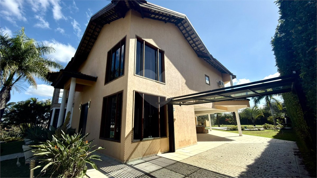 Casa à venda com 4 suítes no condomínio Parque Village Castelo, Itu - SP