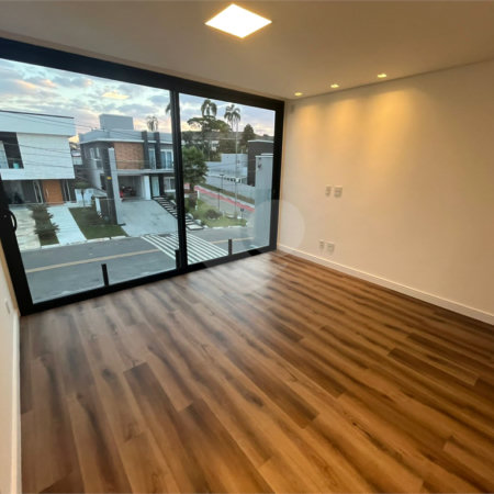 Casa à venda com 4 quartos, sendo 3 suítes, no condomínio Real Park Arujá, Arujá - SP