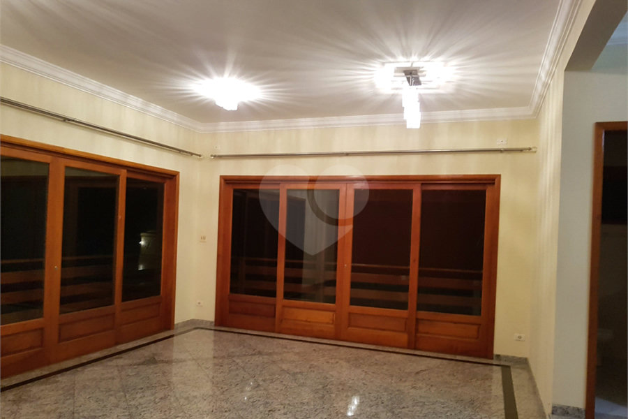 Casa à venda com 4 quartos, sendo 2 suítes, no condomínio Alpes da Cantareira, Mairiporã - SP