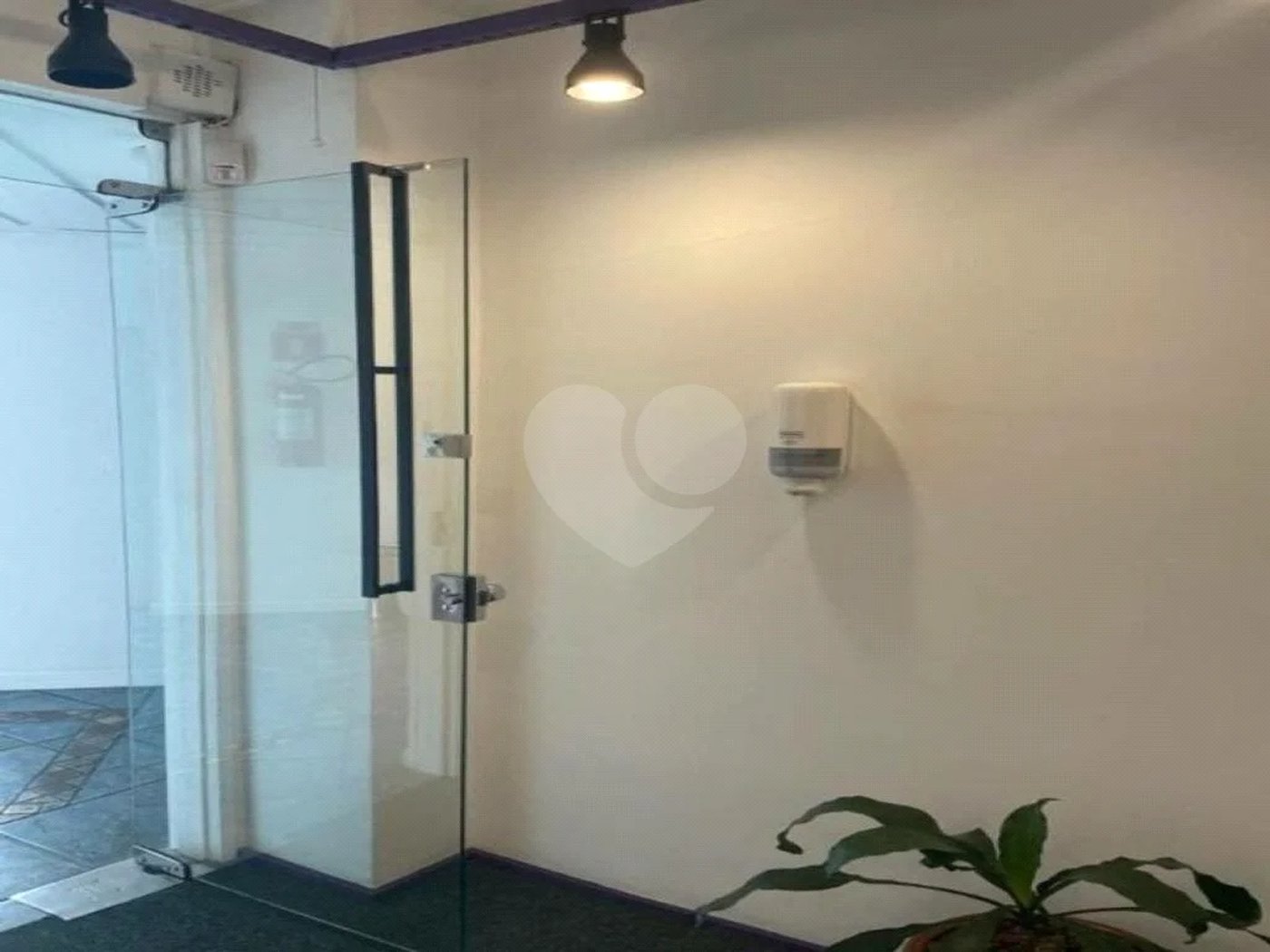 Sala comercial na Berrini, venha conhecer.