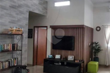 Casa à venda com 3 quartos, sendo 1 suíte, no condomínio Vilagio Vista Real, Paulínia - SP