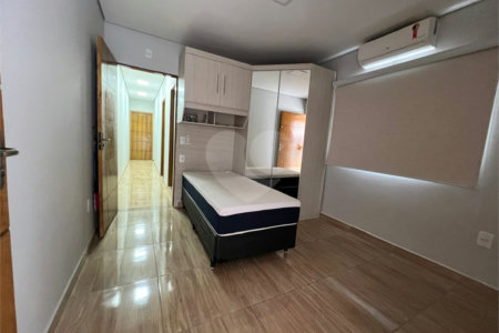 Sobrado à venda com 4 quartos, sendo 2 suítes,  em Jardim Marisa, São Paulo, SP