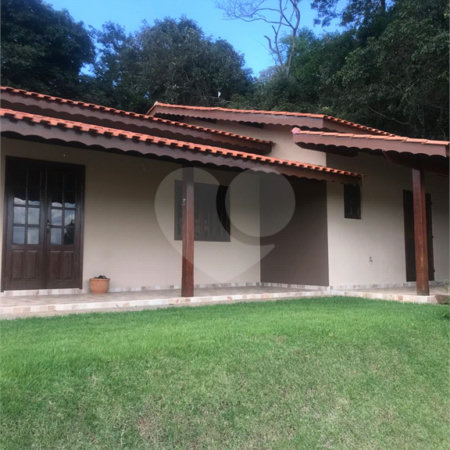 Casa à venda com 3 quartos, sendo 1 suíte,  no condomínio Marf II, Bom Jesus dos Perdões - SP