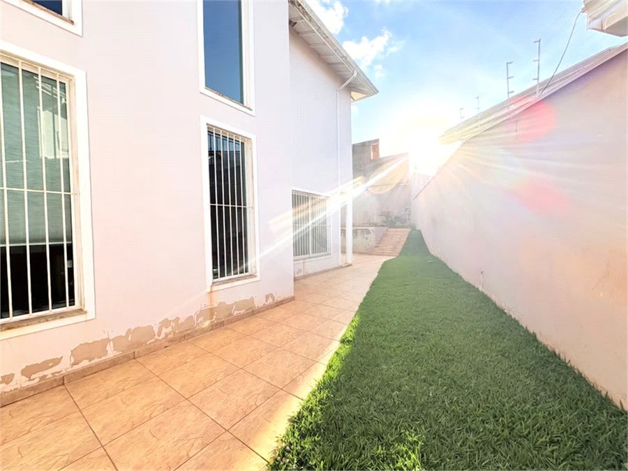 Casa à venda com 3 suítes em Parque Nova Suíça, Valinhos, SP