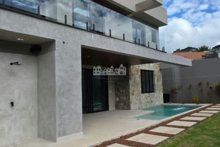 Casa à venda com 4 quartos, sendo 3 suítes, em Nova Gardênia, Atibaia, SP