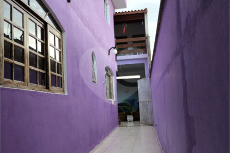 Sobrado à venda com 3 quartos, sendo 1 suíte,  em Jardim Varan, Suzano, SP