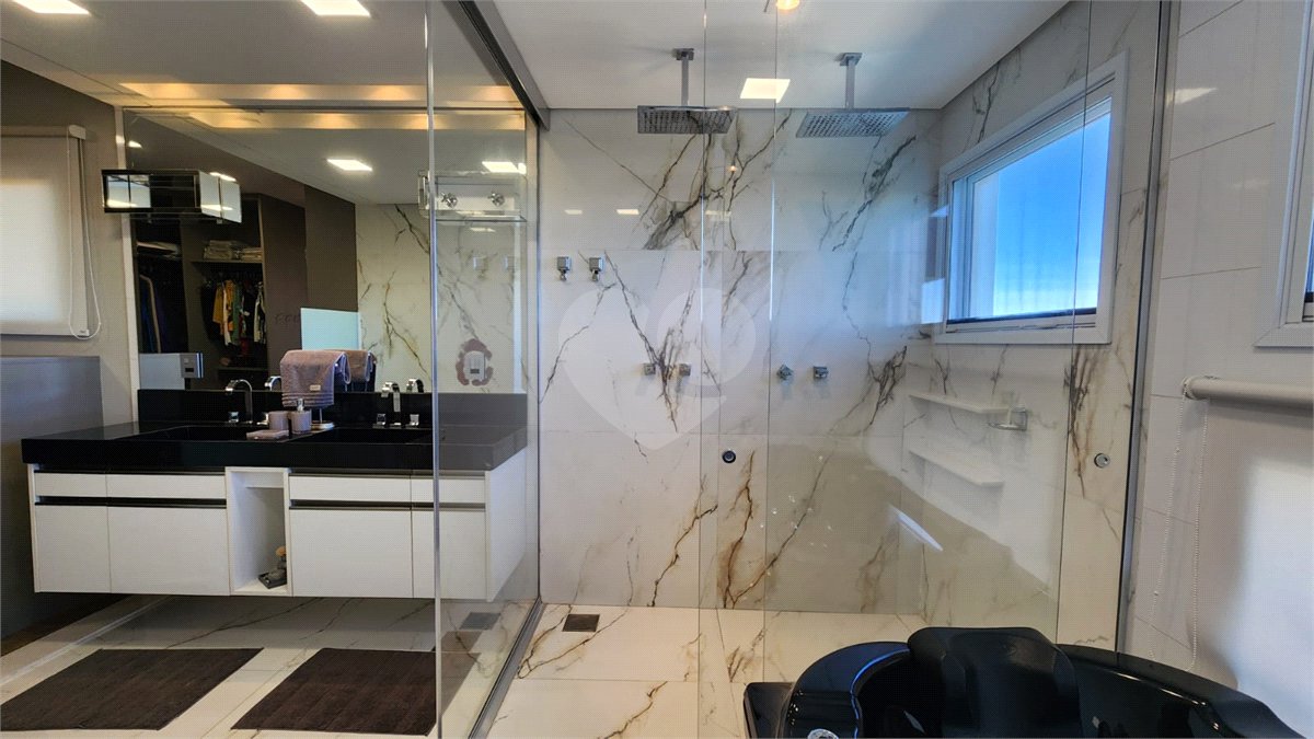 Casa à venda com 5 quartos, sendo 2 suítes, no condomínio Residencial Jardim Primavera, Louveira - SP