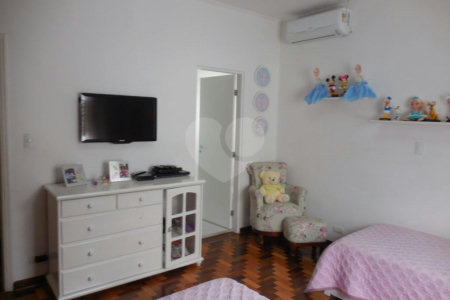 Casa à venda com 4 quartos, sendo 3 suítes, em Jardim Franca, São Paulo, SP