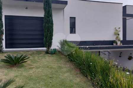 Casa à venda ou para alugar com 4 quartos, sendo 3 suítes, no condomínio Figueira Garden, Atibaia - SP