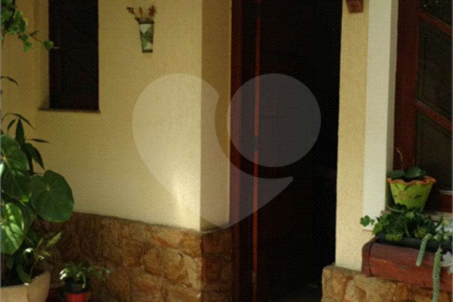 Casa à venda com 3 quartos, sendo 1 suíte, no condomínio Morada de Itapuã, São Paulo - SP