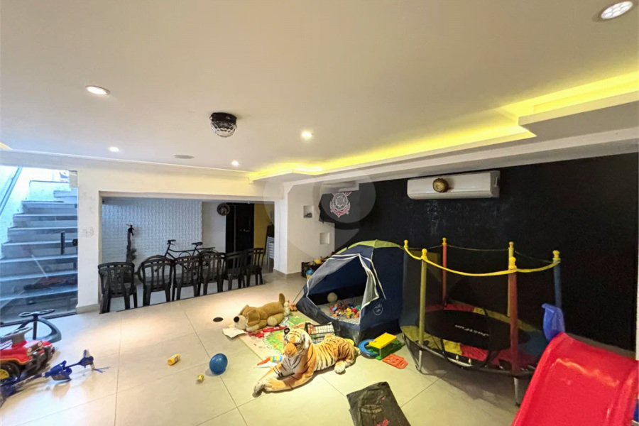 Casa à venda com 4 quartos, sendo 3 suítes, no condomínio Tremembé, São Paulo - SP