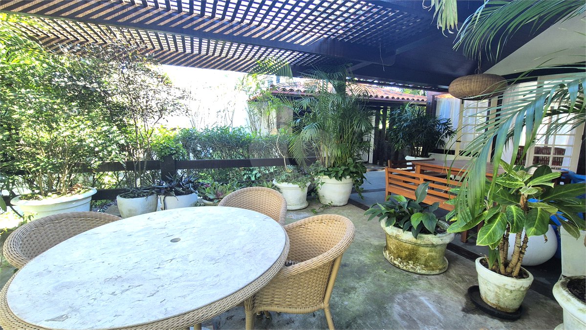Casa em condomínio à venda com 4 quartos, sendo 3 suítes,  em Geribá, Armação dos Búzios, RJ