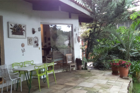 Sobrado à venda com 6 quartos, sendo 2 suítes,  em Chácara Monte Alegre, São Paulo, SP