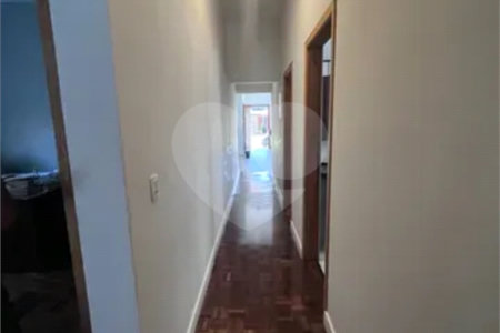 Casa à venda com 5 quartos, sendo 1 suíte, no condomínio Portal da Serra, São José dos Campos - SP