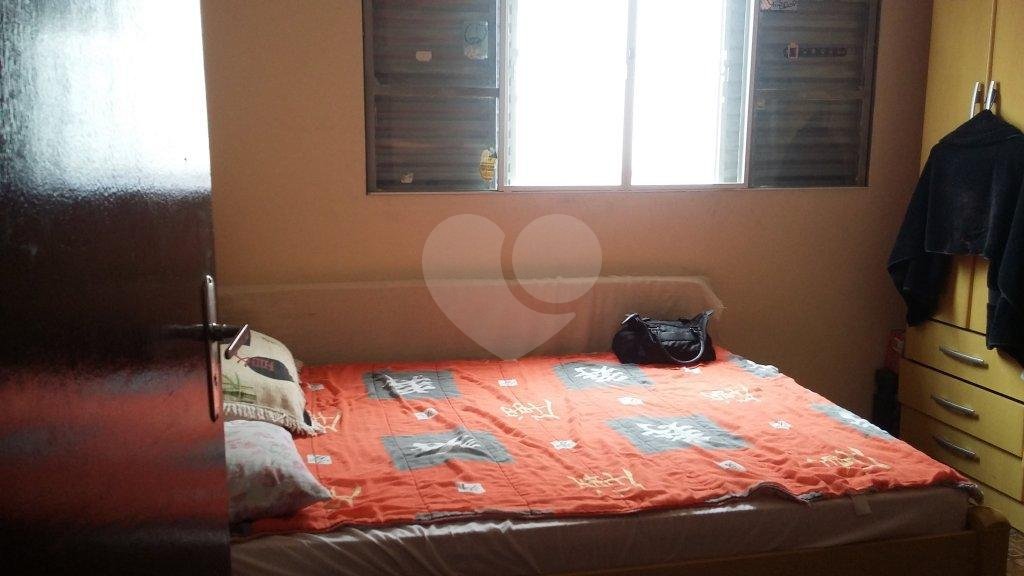 Sobrado à venda com 3 quartos em Parque Peruche, São Paulo, SP