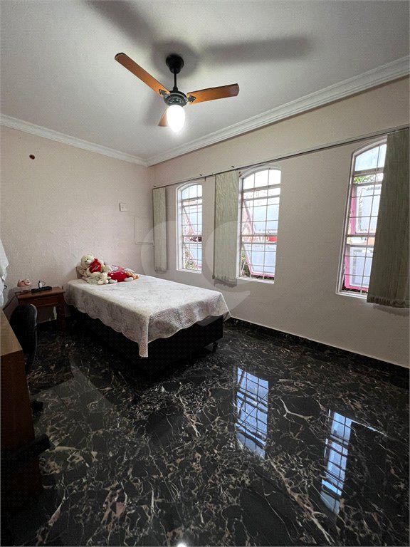 Sobrado à venda com 5 quartos, sendo 1 suíte,  em Cidade Alta, Cuiabá, MT