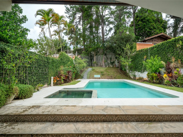 Sobrado à venda com 4 suítes em Jardim Cordeiro, São Paulo, SP
