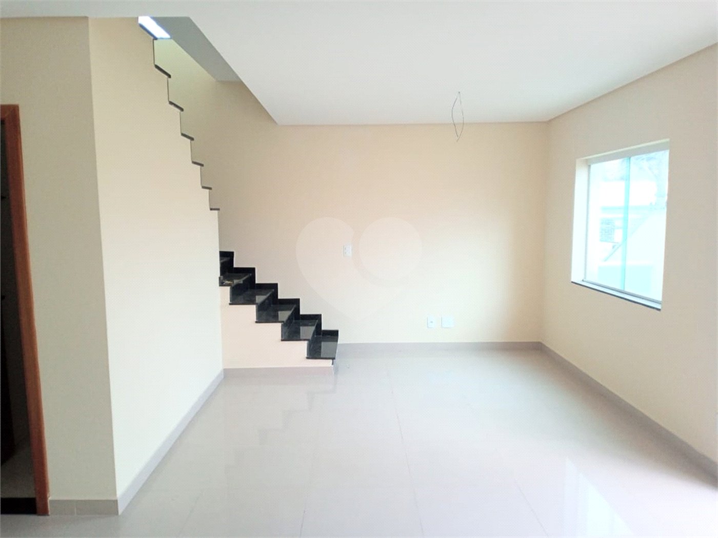 Casa à venda com 3 quartos, sendo 1 suíte, no condomínio Residencial Vila Primavera (zona Norte), São Paulo - SP