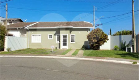 Casa à venda ou para alugar com 3 quartos, sendo 1 suíte, no condomínio Villaggio DI Itaici, Indaiatuba - SP