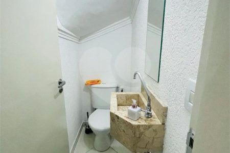 Casa à venda com 3 quartos, sendo 1 suíte, no condomínio Rafaela I, São Paulo - SP