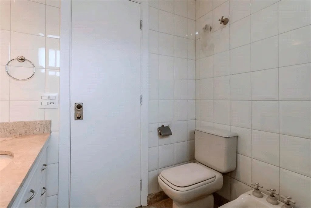 Apartamento à venda com 4 quartos, sendo 2 suítes,  em Paraíso do Morumbi, São Paulo, SP