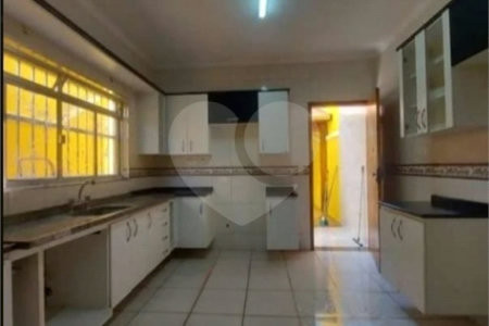 Sobrado à venda com 3 quartos, sendo 1 suíte, em Vila Piauí, São Paulo, SP