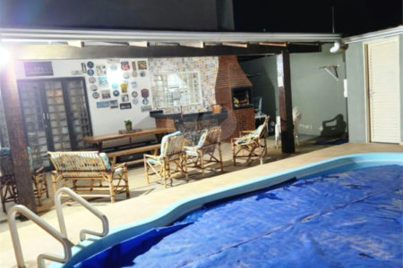 Sobrado à venda com 4 quartos, sendo 1 suíte, em Morada do Ouro, Cuiabá, MT