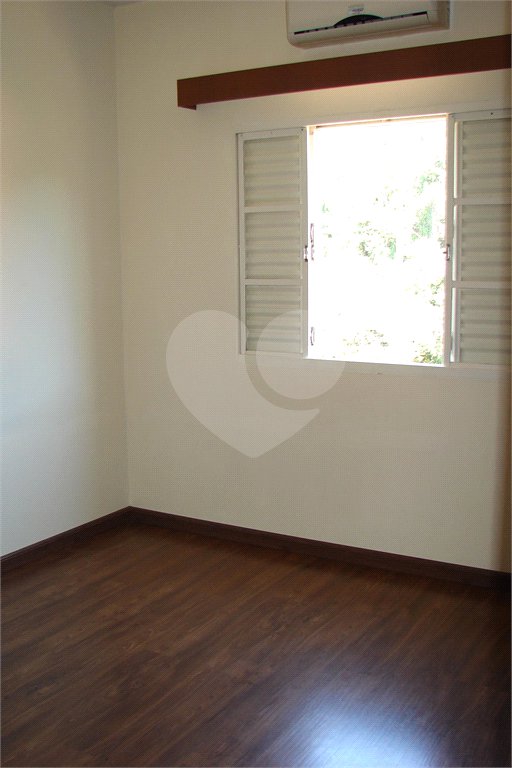 Casa à venda com 3 quartos, sendo 1 suíte, no condomínio Estância Marambaia, Vinhedo - SP