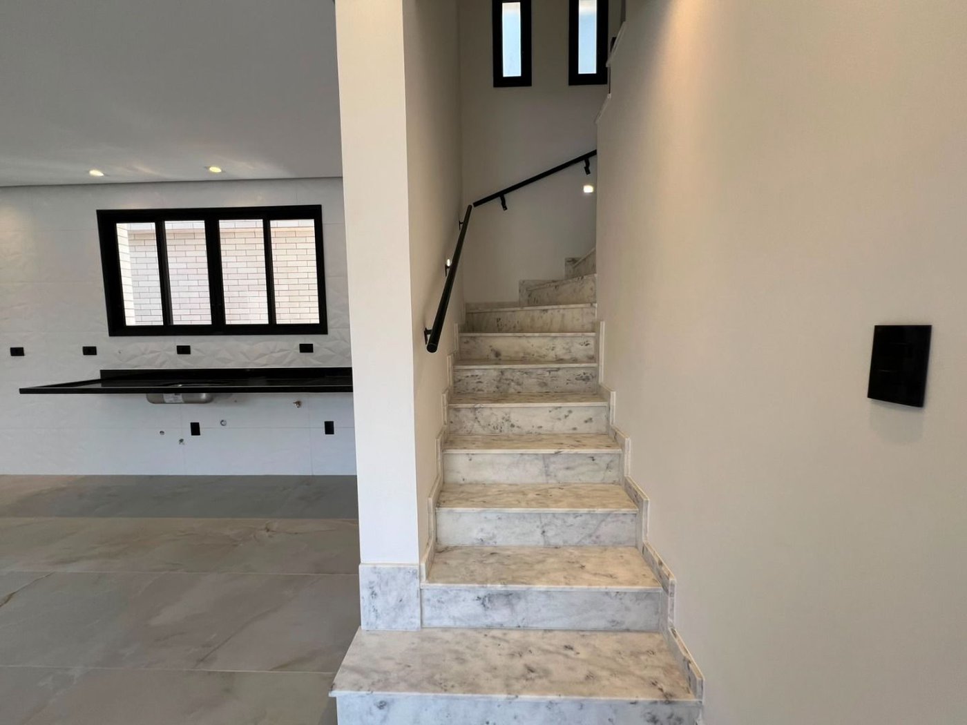Sobrado com 4 dormitórios à venda, 234 m² por R$ 2.500.000,00 - Ponta da Praia - Santos/SP