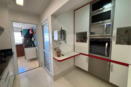 Apartamento à venda com 3 quartos, sendo 1 suíte,  em Santo Amaro, São Paulo, SP