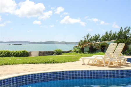 Casa à venda com 5 quartos, sendo 4 suítes, em Marina, Armação dos Búzios, RJ