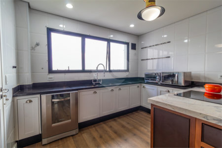Apartamento à venda com 4 suítes em Jardim Marajoara, São Paulo, SP