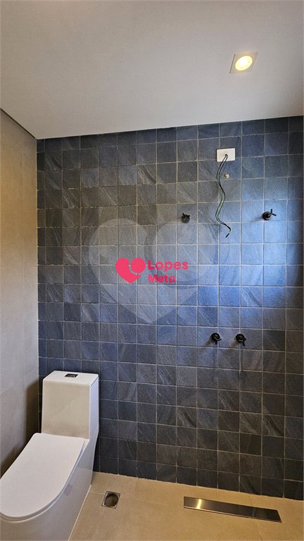 Casa à venda com 4 quartos, sendo 2 suítes, no condomínio Reserva Aruanã, São José dos Campos - SP