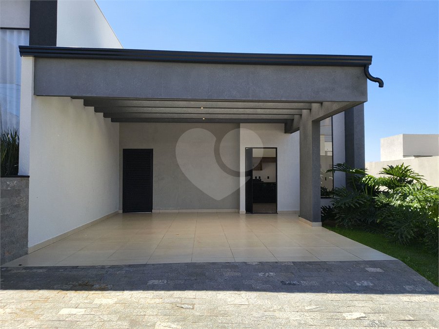 Casa à venda ou para alugar com 3 quartos, sendo 1 suíte, no condomínio Condomíno Helena Maria, Sorocaba - SP