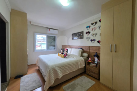 Sobrado à venda com 6 quartos, sendo 3 suítes, em Santa Teresinha, São Paulo, SP